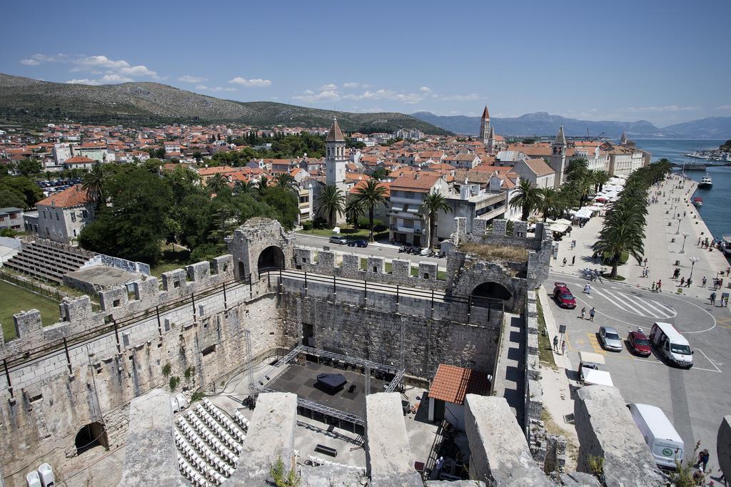 Apartment Fabijanko Oldtown Trogir Bagian luar foto